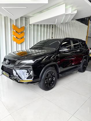 TOYOTA HILUX 2.8 D-4D TURBO DIESEL CD SRX PLUS 4X4 AUTOMÁTICO TOYOTA HILUX 2.8 D-4D TURBO DIESEL CD SRX PLUS 4X4 AUTOMÁTICO